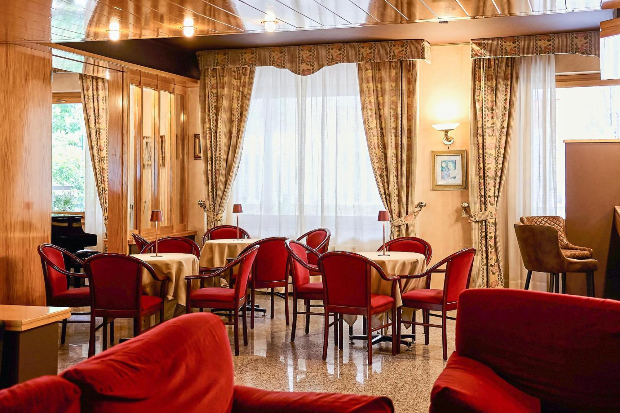 Hotel Camigliatello カミリアテッロ・シラーノ エクステリア 写真